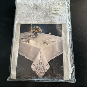 Elegant White Lace Tablecloth Set